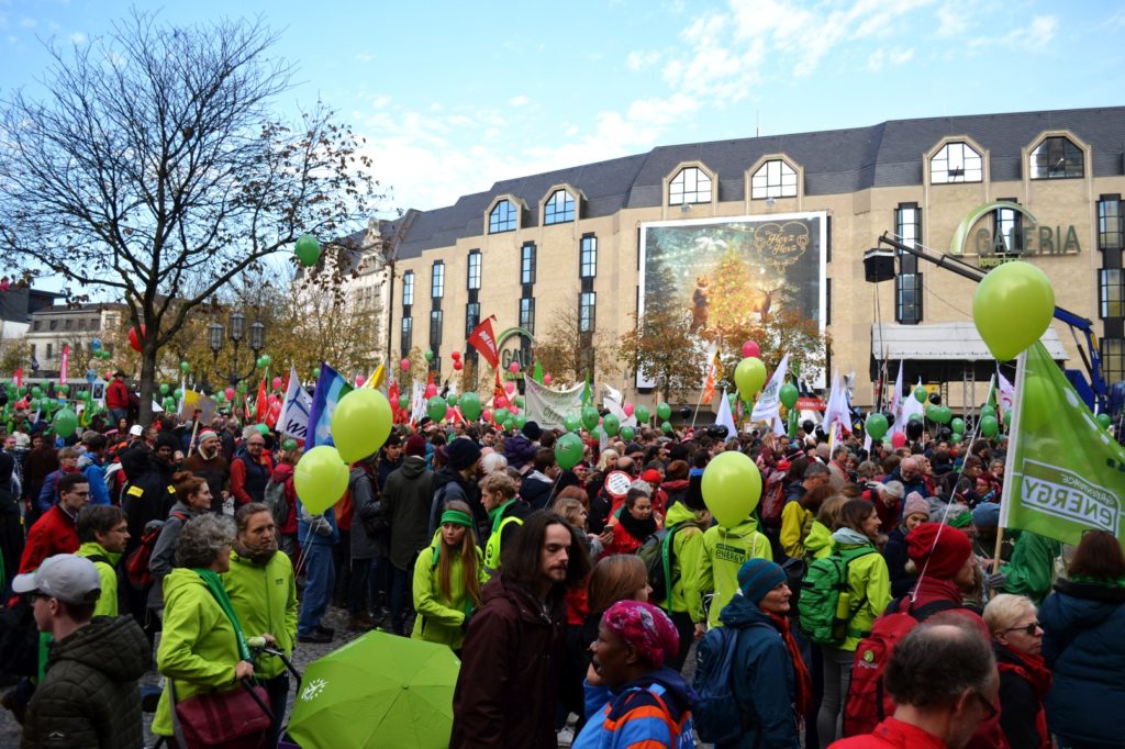 Demonstranten auf dem MÜnsterplatz