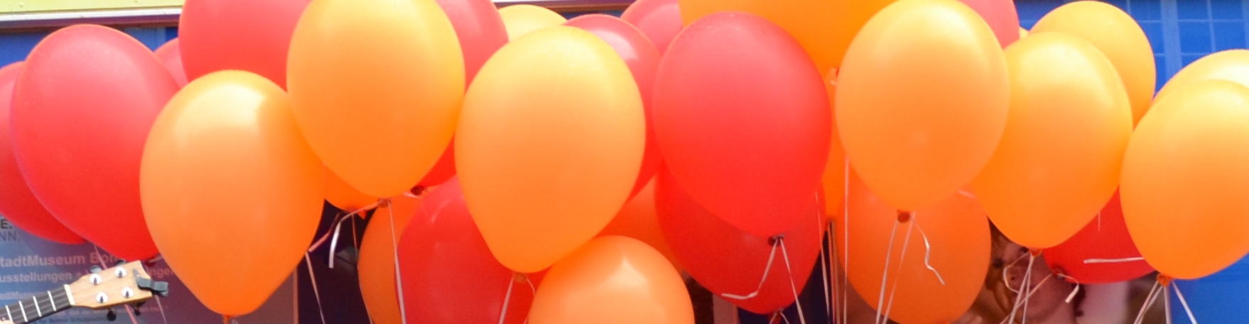 Rote und Orangene Luftballons