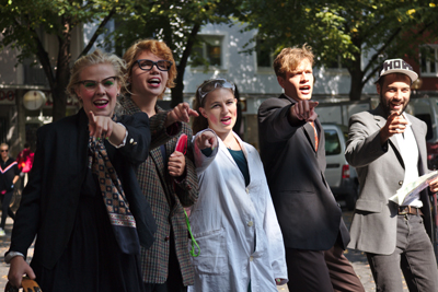 Theaterworkshop und Straßentheatertournee