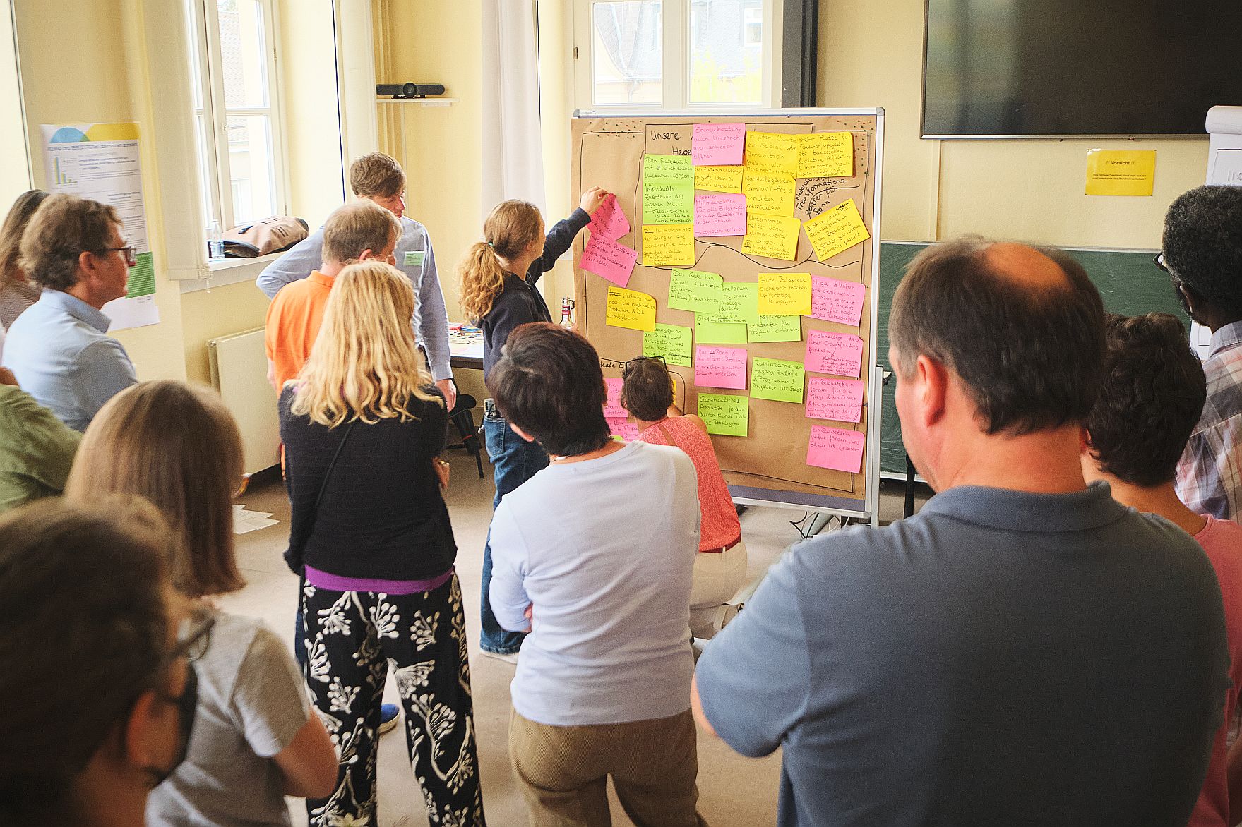 Gruppenarbeit an der Metaplanwand